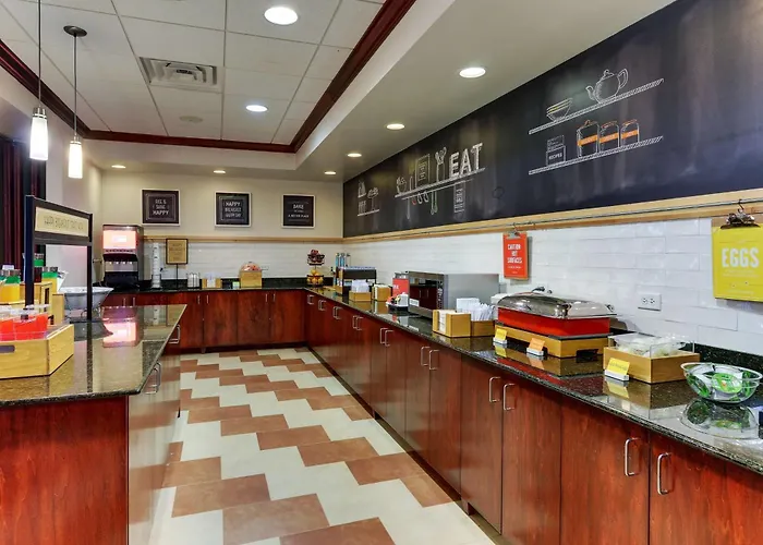 Hampton Inn & Suites Indianapolis-Airport